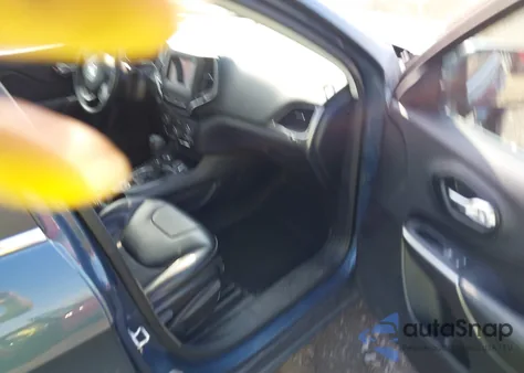 2019 Jeep Cherokee Latitude Plus 4X4 from USA, damaged, VIN 1C4PJMLB0KD426282